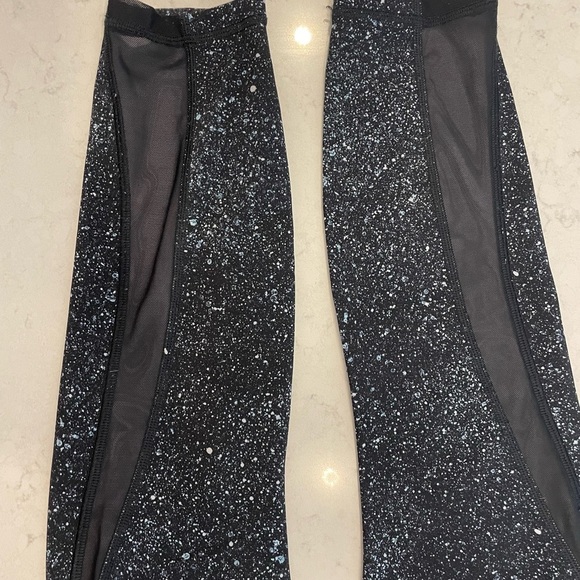 HIGH rise lulu size 6 with mesh tight - Picture 11 of 14